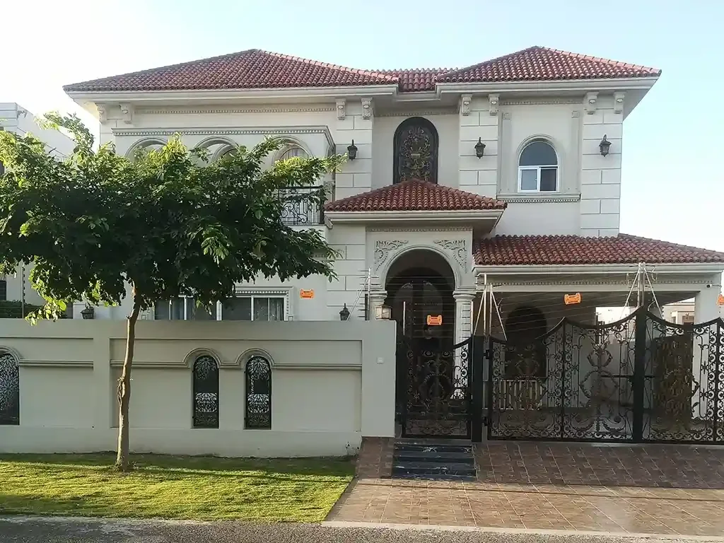 Luxury villa electric fence installation